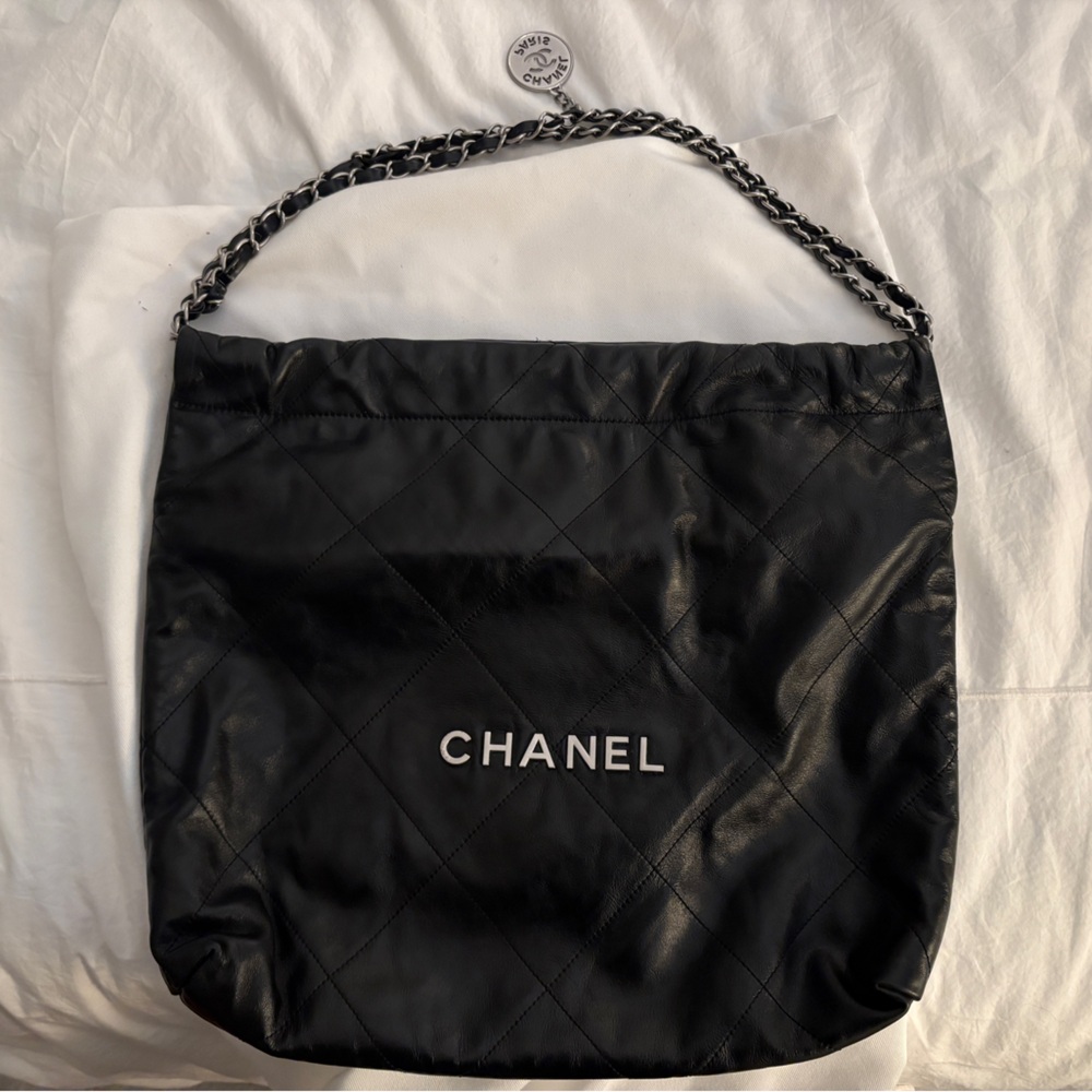 CHANEL 22 Medium Black Quilted Shoulder Bag